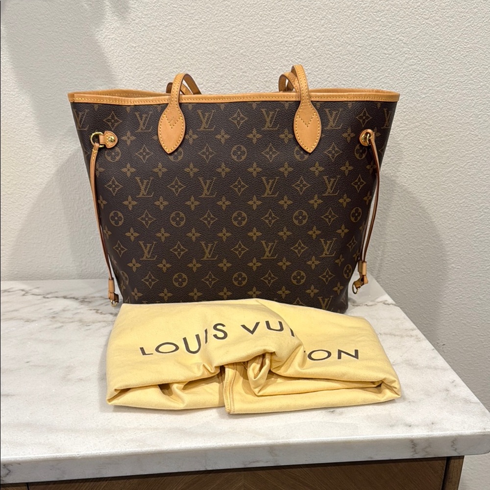 Louis Vuitton Neverfull Tote Bag MM